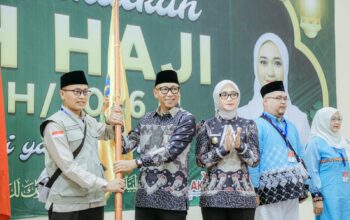 Gubernur Rahmat Mirzani Djausal dan Wagub Jihan Nurlela Lepas Keberangkatan Jemaah Haji Kloter 7 Asal Bandar Lampung