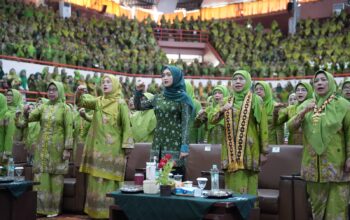 Wagub Jihan Nurlela Bersama Ketua Umum Dewan Pembina Pimpinan Pusat Muslimat Nahdlatul Ulama Khofifah Indar Parawansa Hadiri Harlah Muslimat NU ke-80, Perkuat Peran Perempuan dalam Pemberdayaan Ekonomi