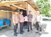 Jumat Berkah, Polsek Abung Selatan Bagikan Sembako kepada Warga