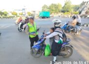 Gelar Strong Point, Sat Lantas Polres Lampung Utara Imbau Pengendara Tertib Berlalu Lintas dan Lengkapi Perlengkapan Kendaraan