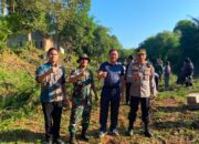 Waka Polres Lampung Utara Hadiri Gerakan Radin Inten Asri Bersihkan Sampah di Aliran Sungai Way Rarem