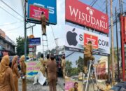 Bapenda Bandar Lampung Segel Puluhan Reklame Penunggak Pajak
