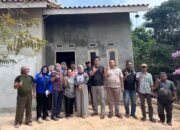 Ketua DPRD Lamsel dan PAC Gerindra Natar Dukung dan Kawal Program Bedah Rumah RTLH di Desa Banjar Negeri