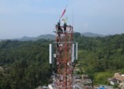 Jelang HUT Ke-81 RI, Puslatpurmar 8 Teluk Ratai Kibarkan Merah Putih di Menara Telkomsel Setinggi 74 Meter