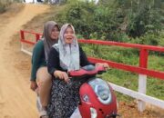 Brimob Lampung Bangun Jembatan Penghubung, Warga Rasakan Manfaatnya