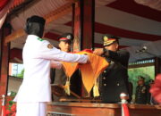 Kapolres Tulang Bawang Barat Pimpin Upacara Penurunan Bendera HUT ke-81 RI, Berlangsung Khidmat dan Lancar