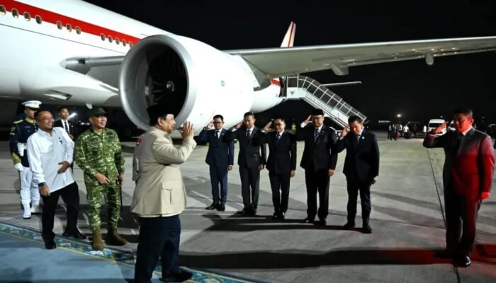 Presiden Prabowo Tiba di Tanah Air Usai Tuntaskan Agenda di Vladivostok