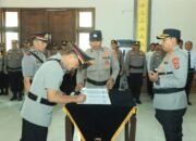 Kapolres Tulang Bawang Barat Pimpin Upacara Serah Terima Jabatan Kasiwas dan Kasatresnarkoba
