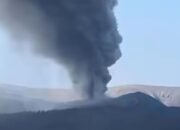 Anak Gunung kratau kembali mengeluarkan Abu vulkanik  Masuk Level III siaga