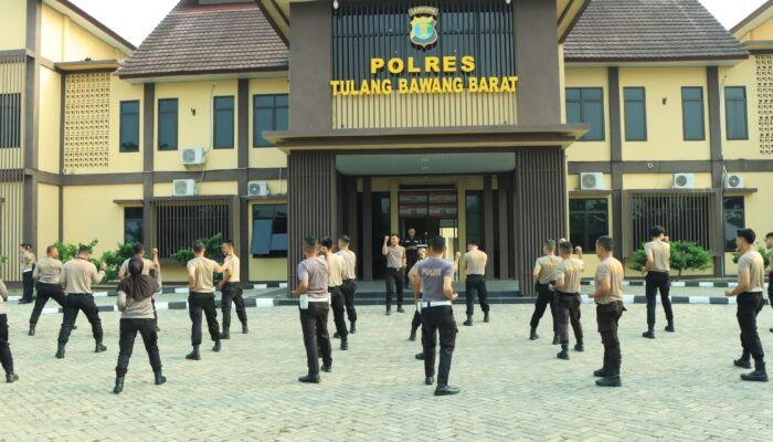 Personel Polres Tulang Bawang Gelar Latihan Bela Diri Polri secara Rutin Guna Tingkatkan Kemampuan