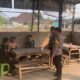 Tindak Lanjuti Laporan 110, Polsek Kotabumi Kota Cek Dugaan Perjudian Kartu Remi di Depan UMKO