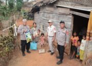 Sentuhan Kepedulian Polri, Polres Lampung Utara Salurkan Sembako untuk Warga Membutuhkan