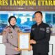 Di Luar Tugas Kehumasan, Aipda Heriyanto Berhasil Amankan Pelaku Pencurian yang Viral di Alfamart, Terima Penghargaan dari Kapolres Lampung Utara