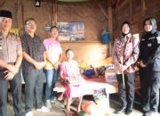 Jumat Berbagi, Kapolres Lampung Utara AKBP Raswidiati Anggraini Salurkan Sembako dan Uang Tunai kepada Warga Kurang Mampu